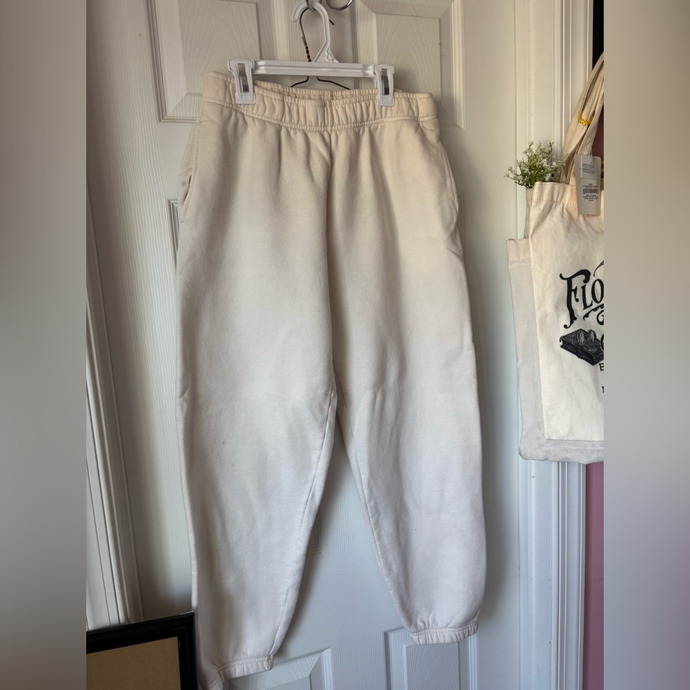 Aritzia TNA women’s sweatpants size M white